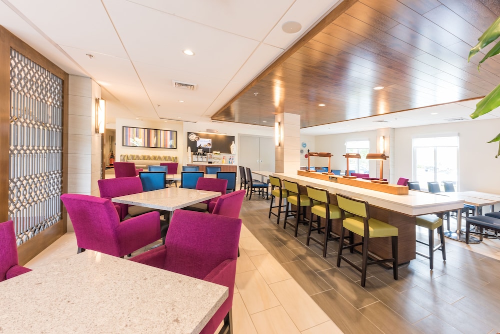 Holiday Inn Express Charleston by IHG - photo 43