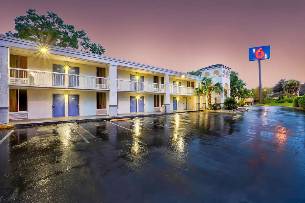 Motel 6 Gainesville FL - featured photo