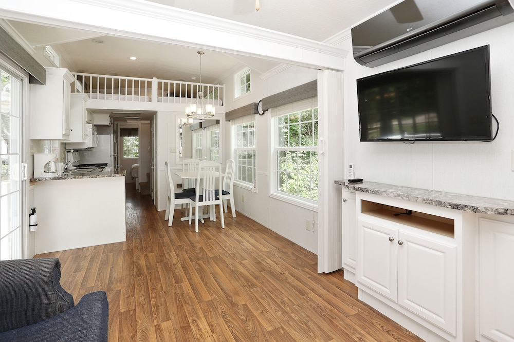 Tuxbury Pond Camping Resort Cottage - photo 49