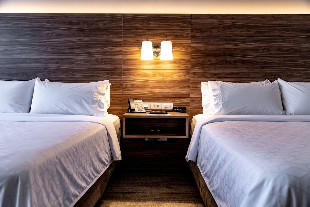 Holiday Inn Express & Suites Ensenada Centro by IHG
