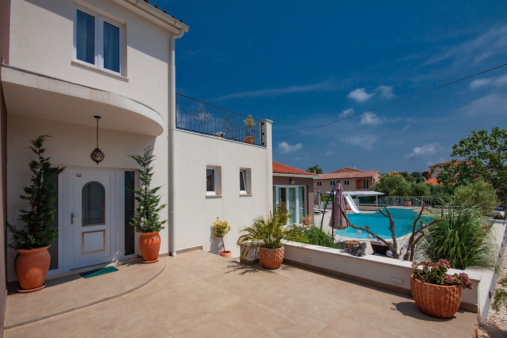 Five bedroom villa Emily with pool — 4-Star Luxury Hotel in Medulin, Croatia