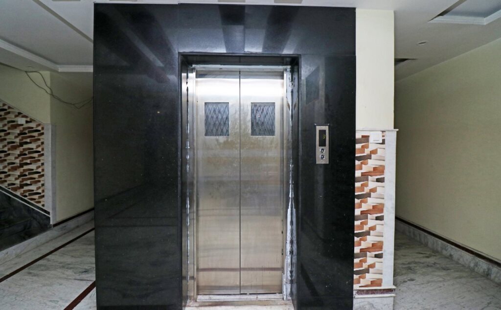 OYO 30163 Hotel Taj Palace in Rampur Hat, India