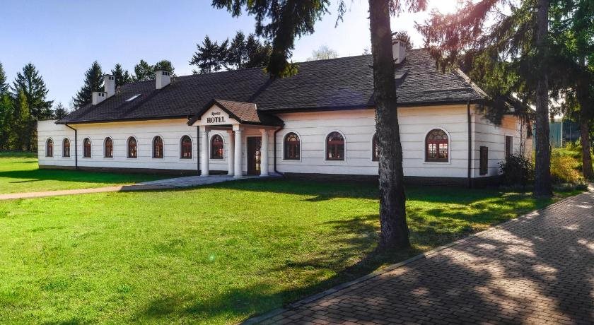 Nature Clinic Park Hotel in Jozefow, Poland