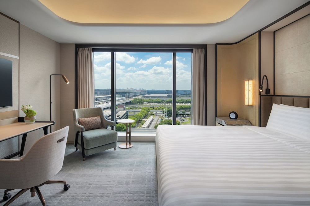 Shangri La Hongqiao Airport Shanghai — 4-Star Luxury Hotel in Shanghai, People's Republic of China