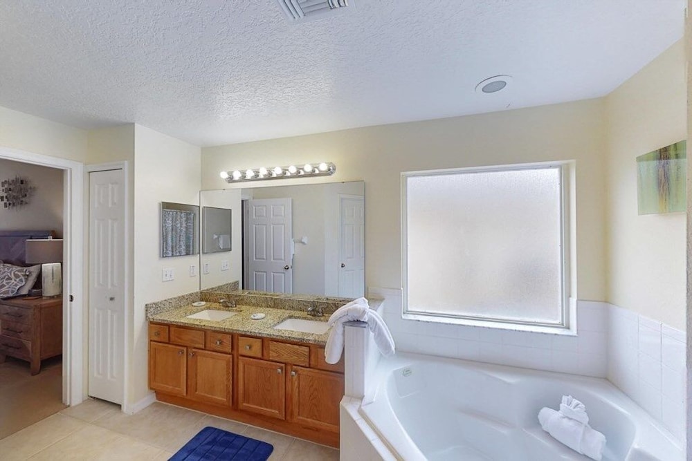 William's Lake Berkley Resort Vacation Home 5 Bedroom Home by Redawning - photo 23