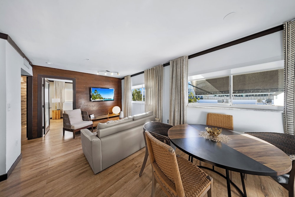 The Shoreline Suites - photo 19