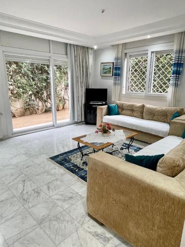 Rez de jardin villa chic avec parking et à 10 min Aéroport — 4-Star Luxury Hotel in Ariana, Tunisia