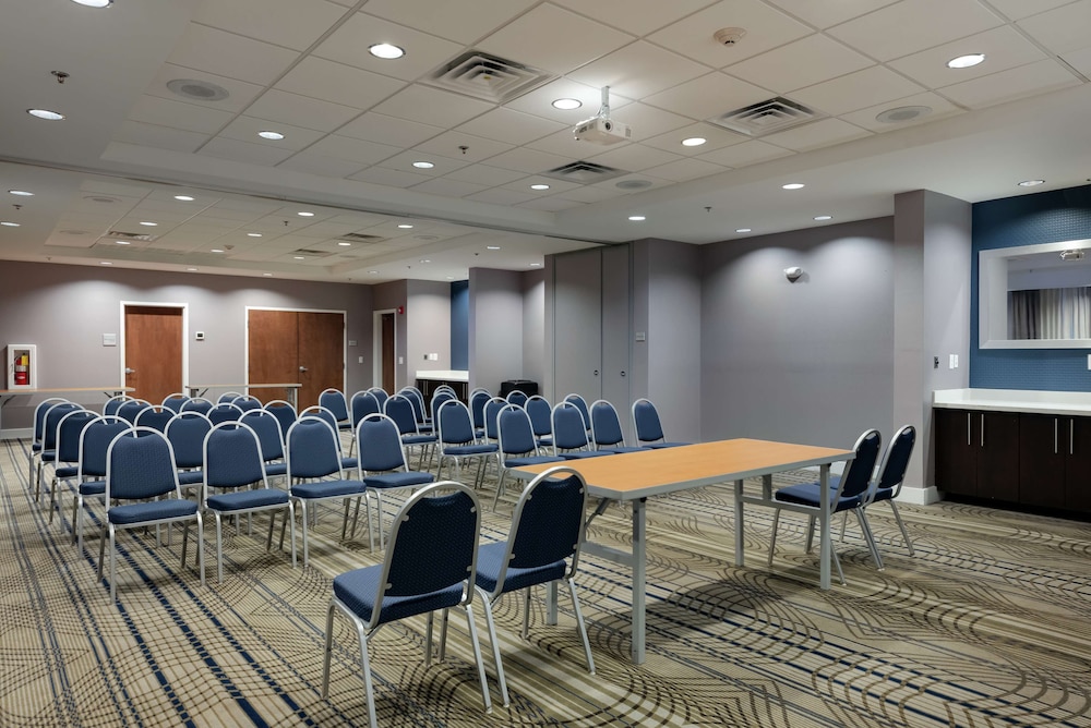 Hampton Inn Emerson LakePoint - photo 26