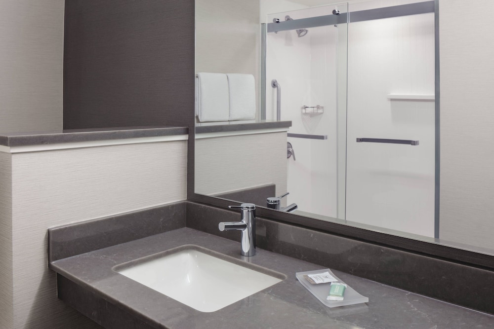 Courtyard by Marriott Portland Airport - photo 20