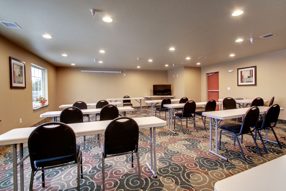 Cobblestone Inn & Suites Schuyler - photo 35