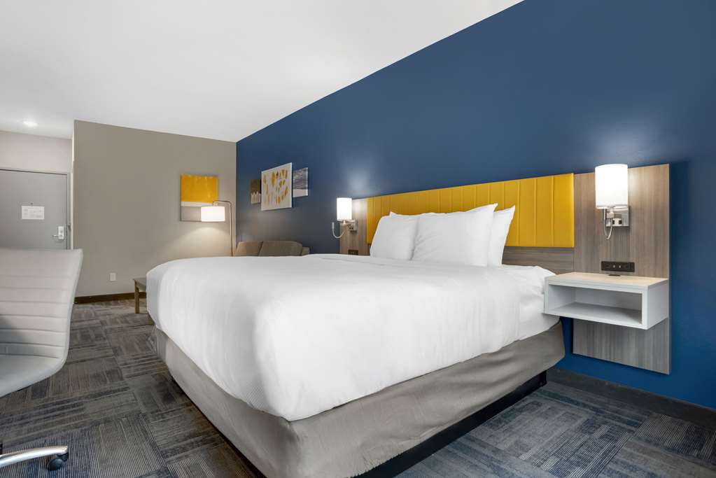 Comfort Inn and Suites Destin Near Henderson Beach - photo 37