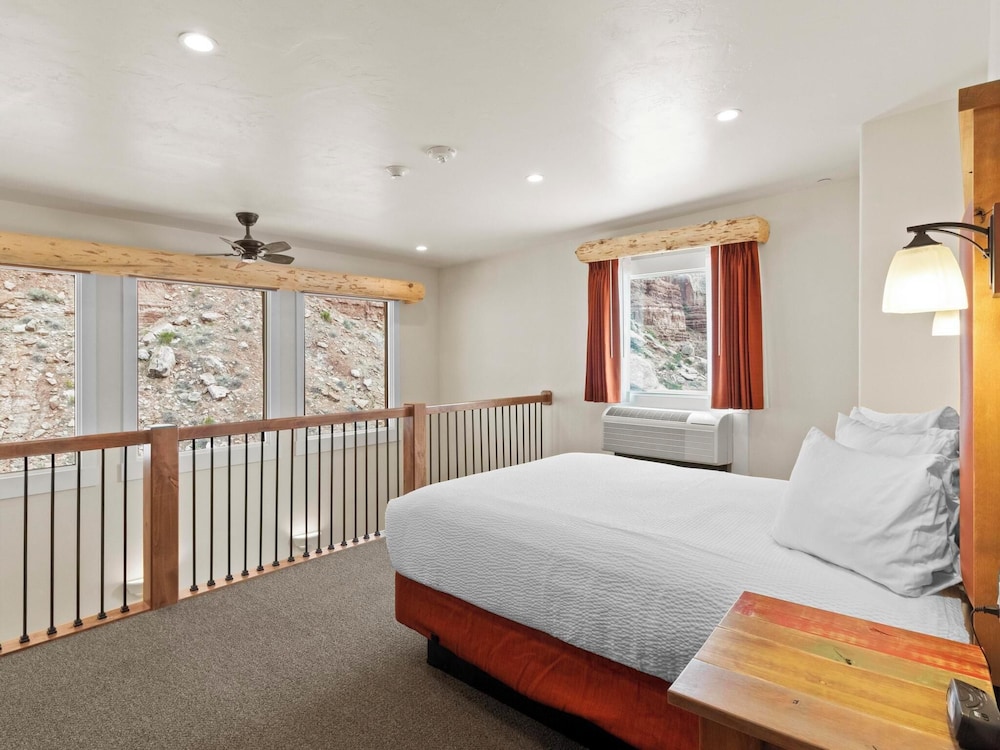 Bluff Dwellings Resort - photo 20