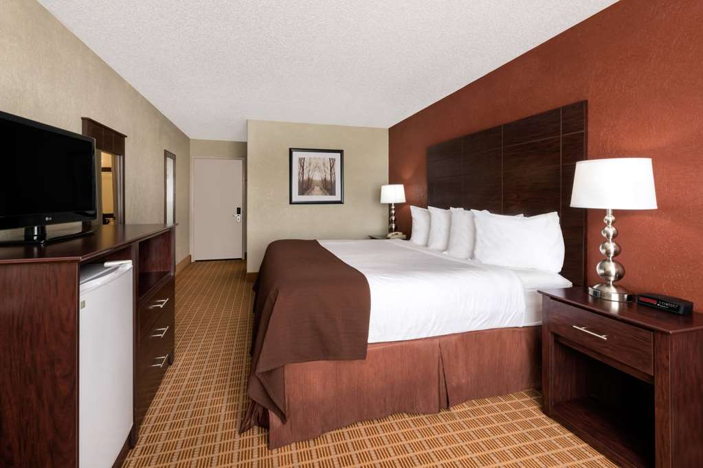 Baymont by Wyndham Midland Airport - photo 8
