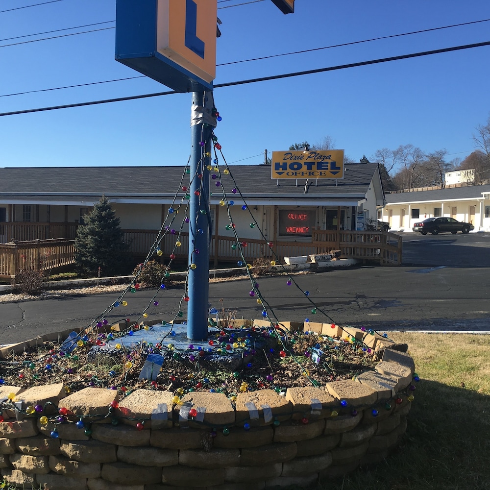Dixie Plaza Hotel - photo 39