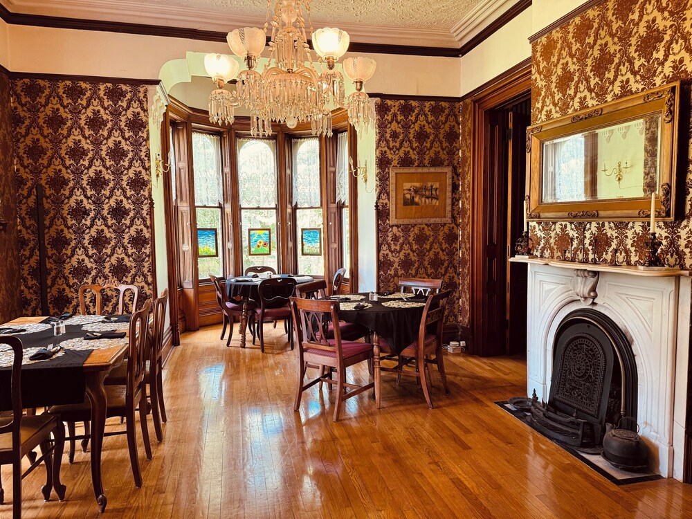 Limestone Mansion - photo 20