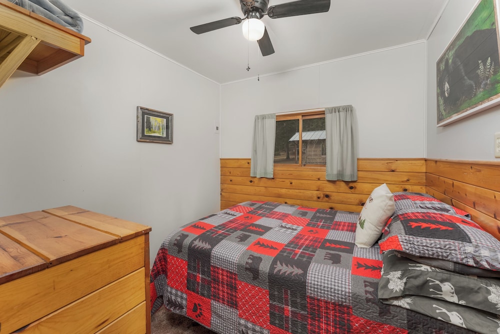 Bear Paw Lodge & Vacation Homes - photo 6