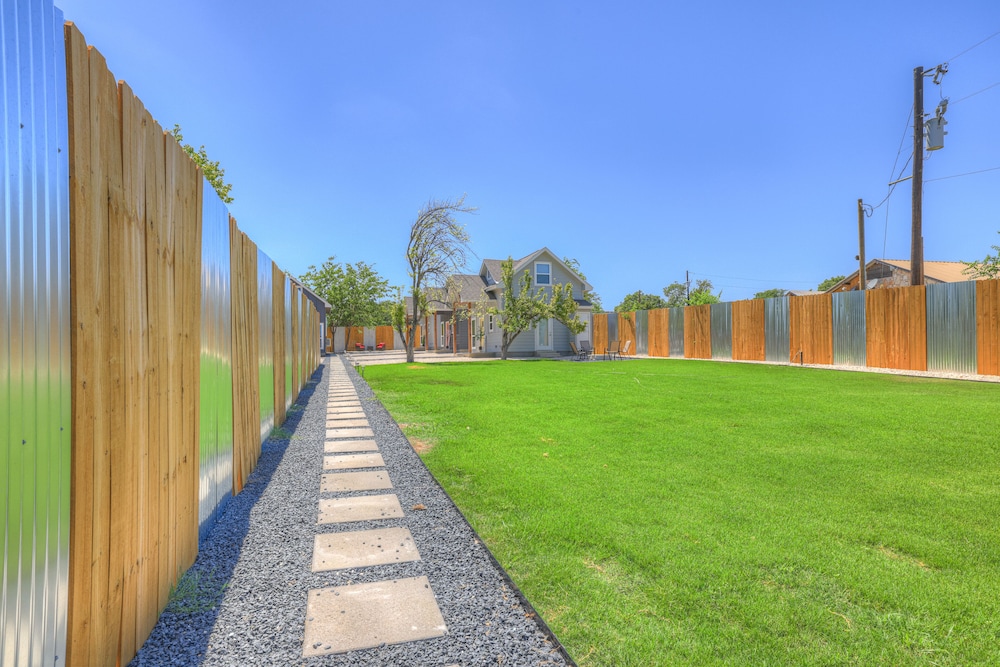 Cozi Combo BBQ Movie Lounge in Fredericksburg, United States