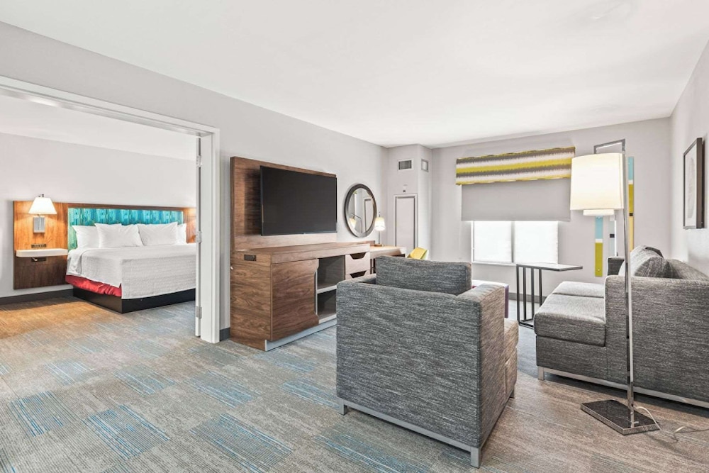 Hampton Inn Columbus North - photo 28