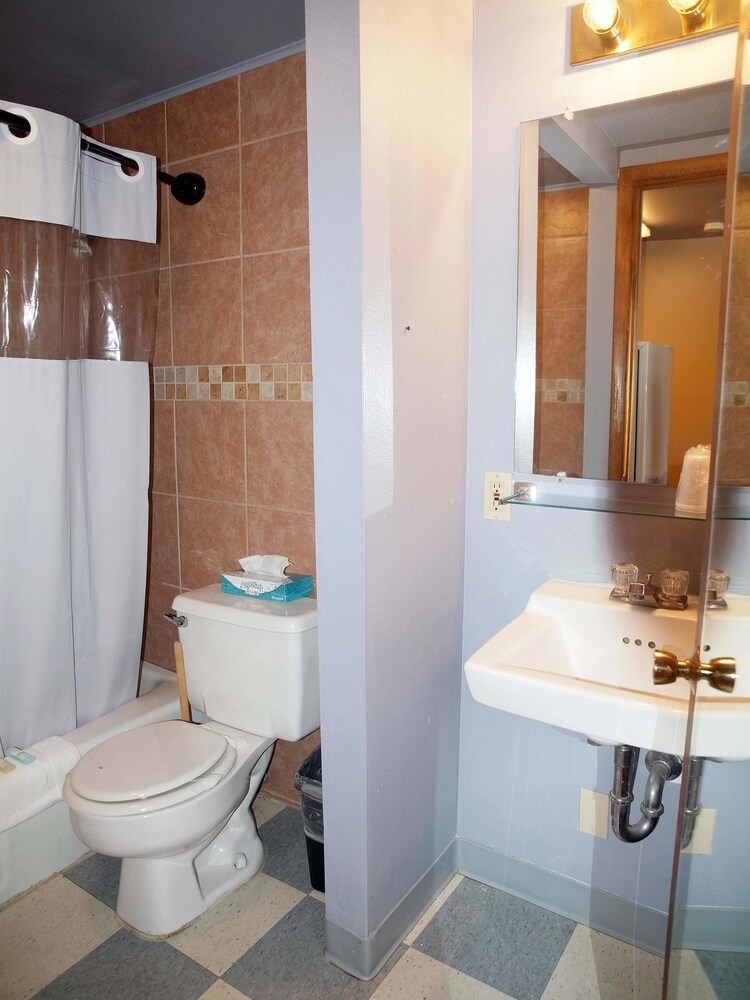 The Oakwood Inn - photo 21