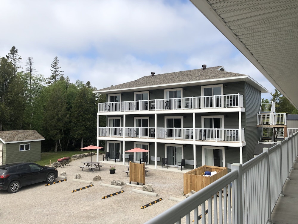 Escarpment Heights Motel in Tobermory, Canada