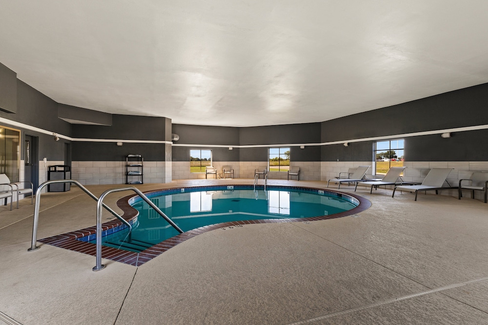 Holiday Inn Express Hotel & Suites Okmulgee by IHG - photo 21
