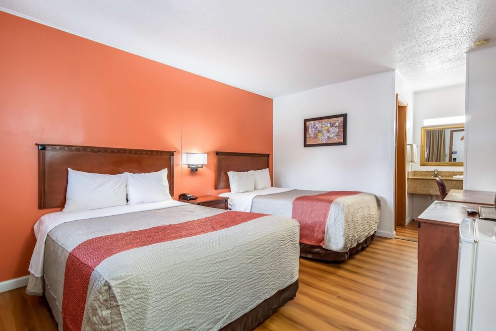Northway Inn Queensbury Lake George - photo 17