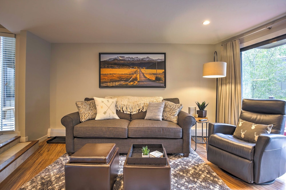 Breckenridge Condo w Balcony: Walk to Ski Resort in Breckenridge, United States