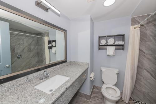 Jamestown inn & Suites - photo 17