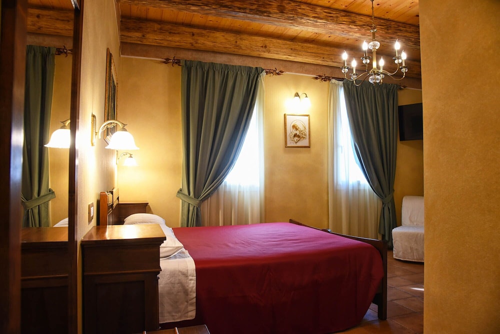 Agriturismo Corte Benetti — 4-Star Luxury Hotel in Rovigo, Italy