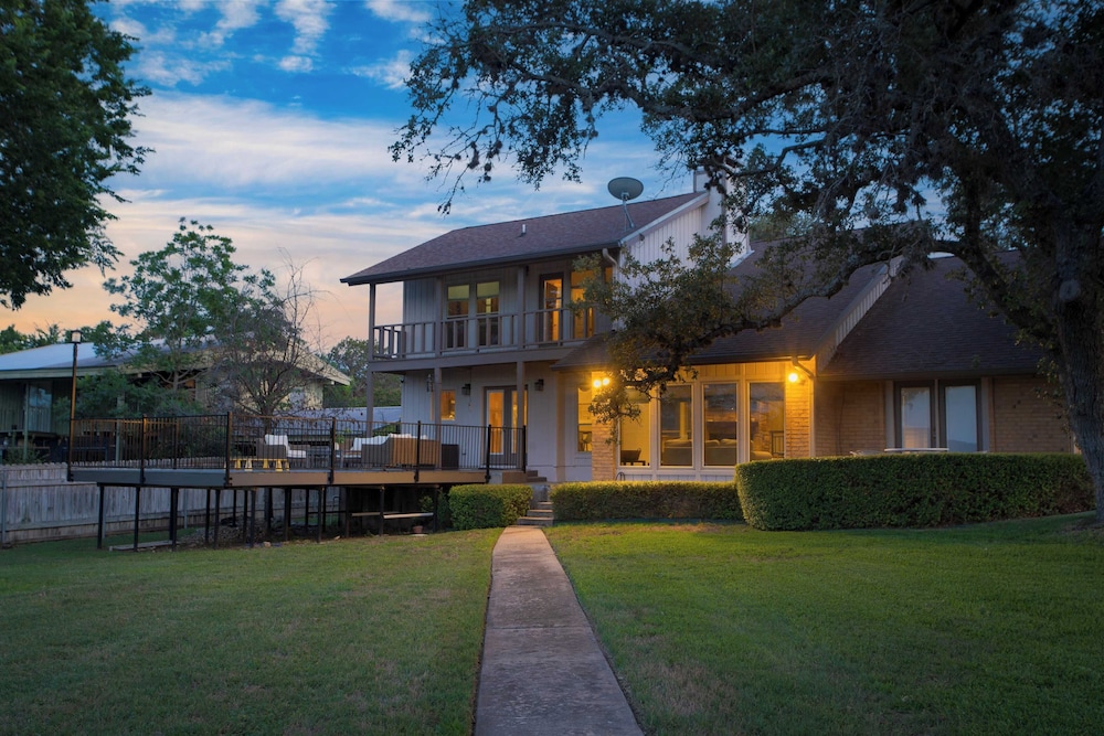 Travis by Avantstay Waterfront Lake Retreat - featured photo