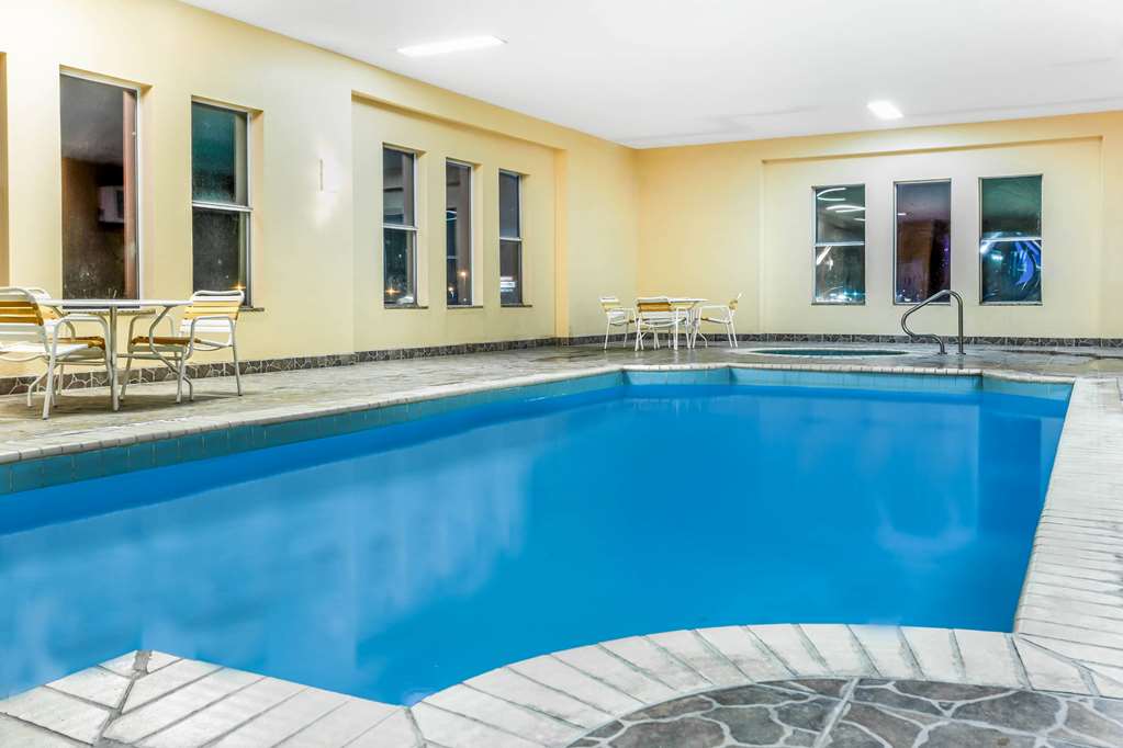 La Quinta Inn & Suites by Wyndham Kerrville - photo 14