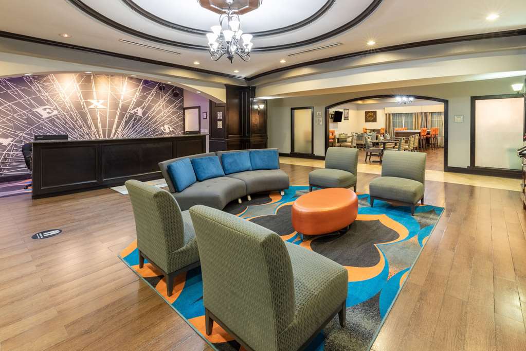 La Quinta Inn & Suites by Wyndham Fort Worth Lake Worth - photo 3