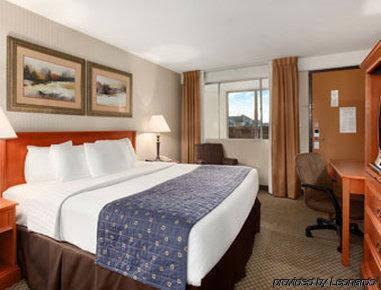 Hays Ambassador Hotel & Conference Center - photo 5