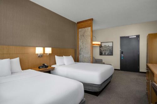 Hyatt Place Iowa City Downtown - photo 30