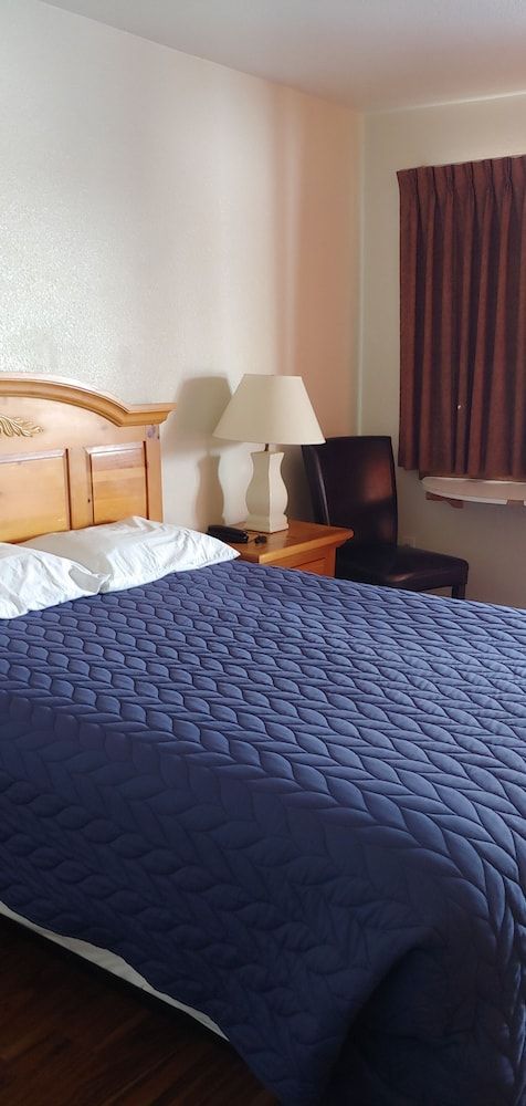 The Western Inn Motel and RV Park - photo 16
