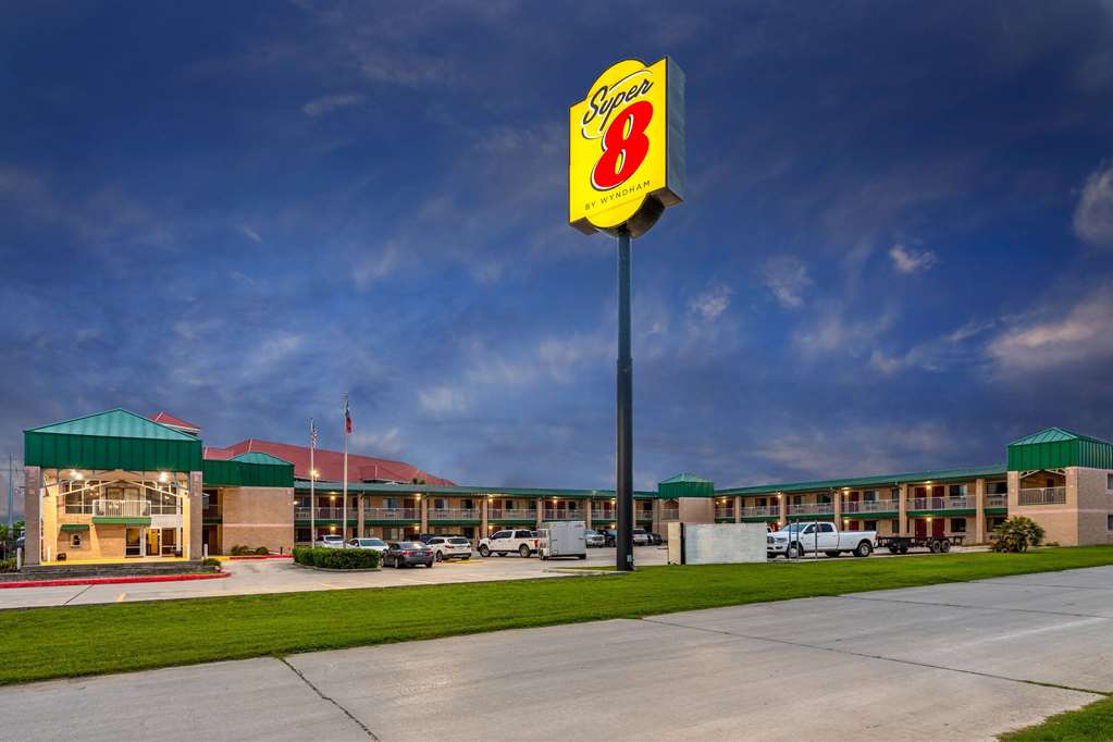 Super 8 by Wyndham Seguin - photo 2