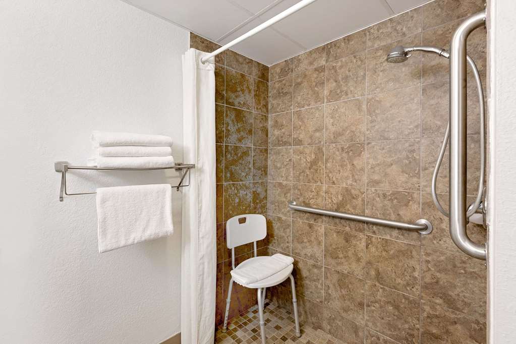 Super 8 by Wyndham St. James - photo 12