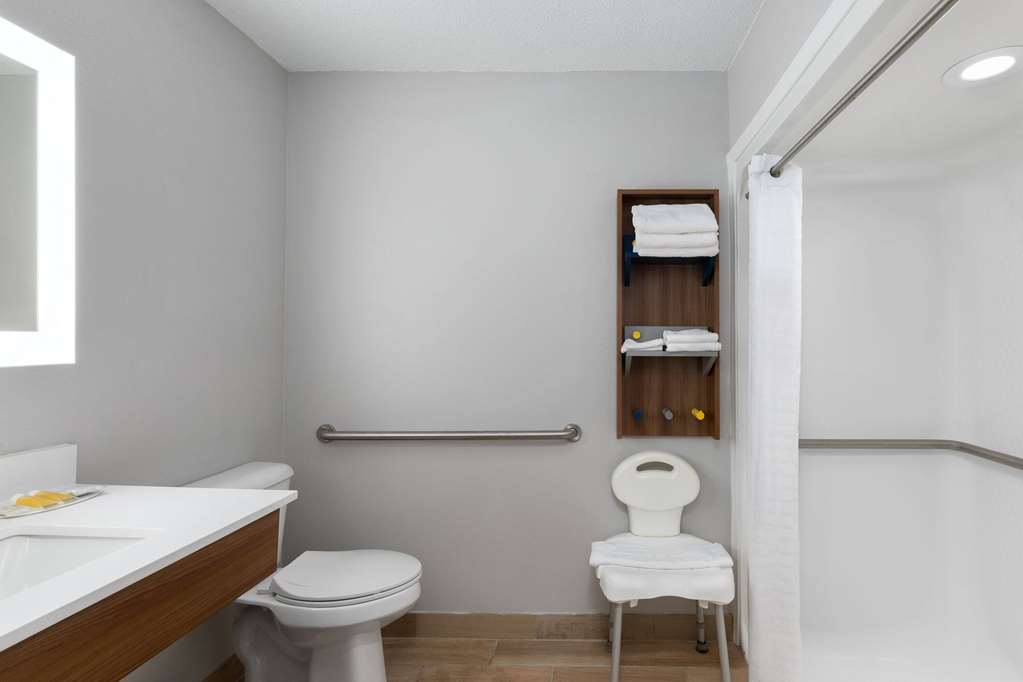 Microtel Inn by Wyndham Bowling Green - photo 8
