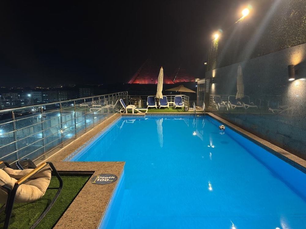 Pyramids Charm - carbon neutral hotel in Giza