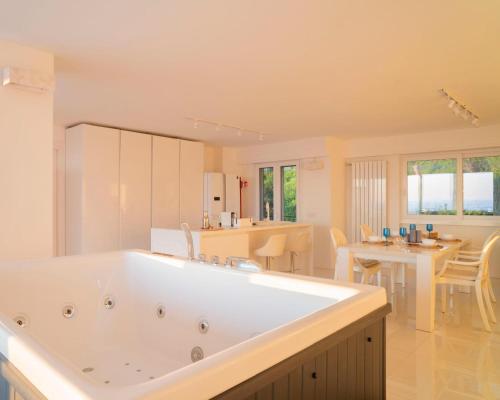 Caravaggio Luxury Apartment — 4-Star Luxury Hotel in Naples, Italy