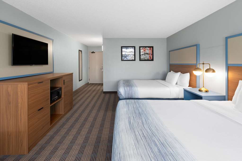 AmericInn by Wyndham North Branch - photo 18