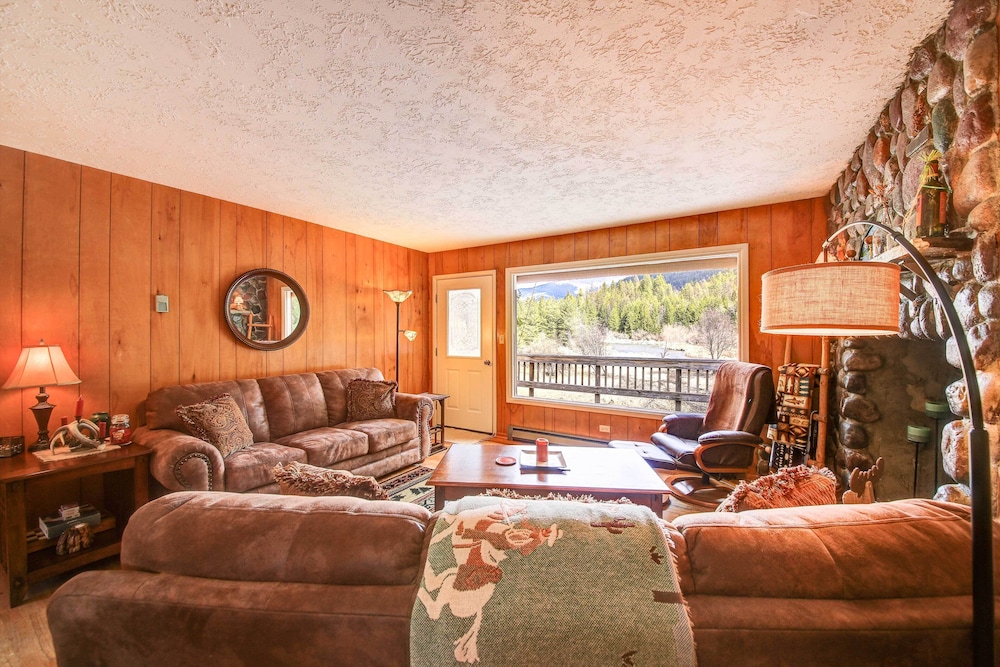 Anglers Dream Remote Escape on Bull River — hotel in Ragland