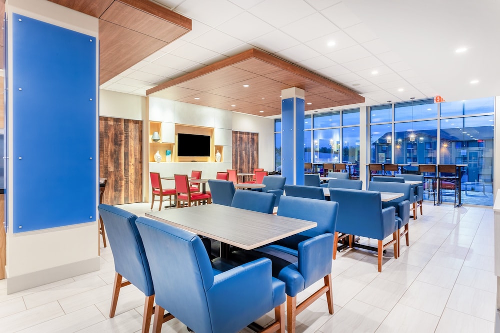 Holiday Inn Express & Suites Springfield North by IHG - photo 13
