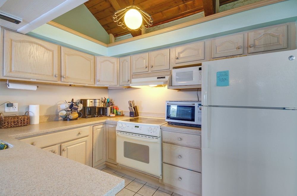 Waterfront Views & Resort Perks: Osage Beach Home - photo 11