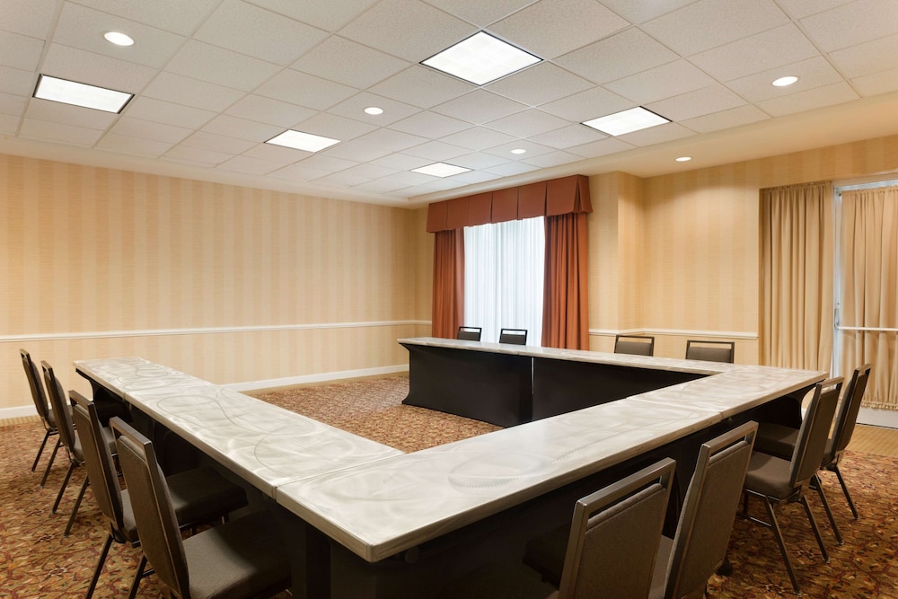 Hilton Garden Inn Chicago Oak Brook - photo 27