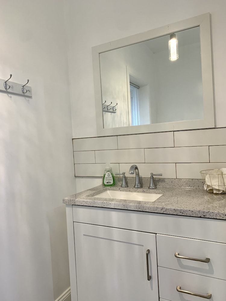 The Wheel of Fortune Duplex 8BR Parking - photo 29