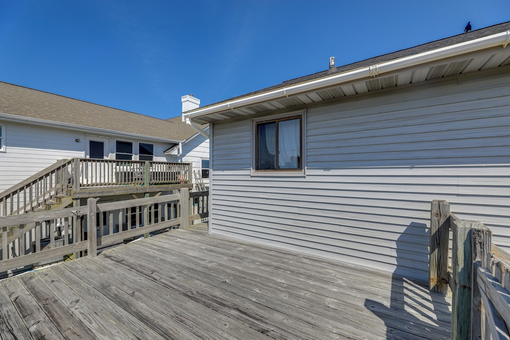 Atlantic Beach Home By Fort Macon State Park — 4-Star Luxury Hotel in Atlantic Beach, United States