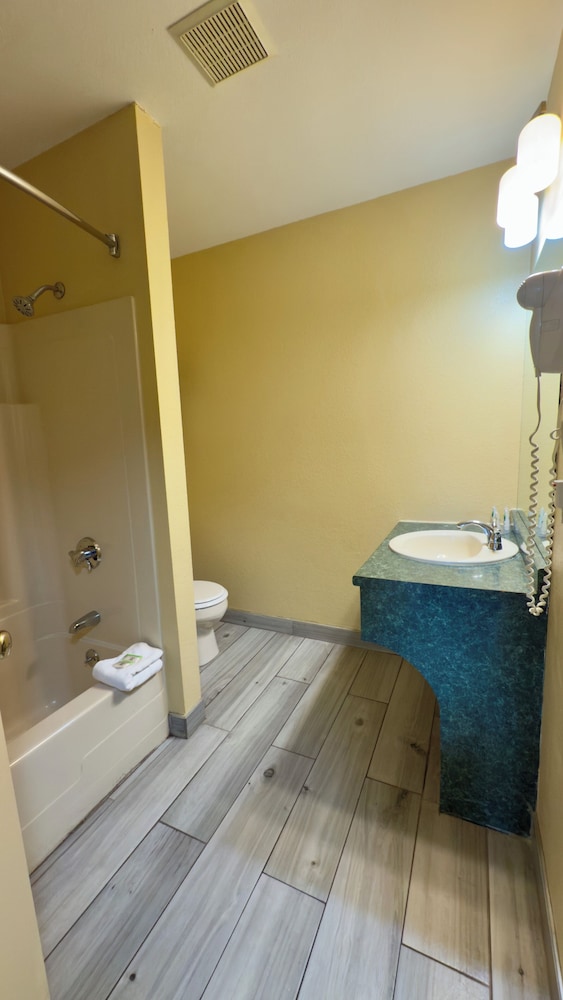 Swiss Chalets Village Inn - photo 64