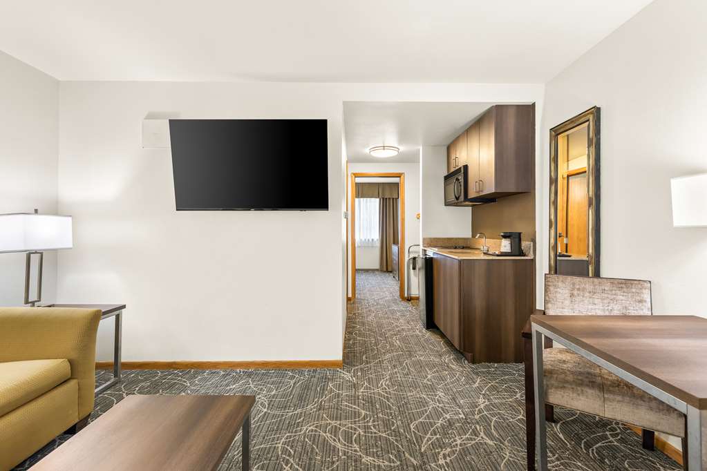 Best Western West Towne Suites - photo 42