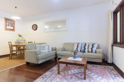 B9 Crawley Apartment 1 BRM & Sleepout near UWA — 4-Star Luxury Hotel in Perth, Australia